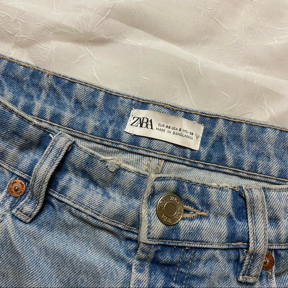 ZARA STRAIGHT LIGHTWASH JEANS